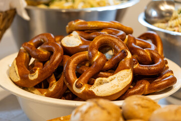 a bowl full of bretzels