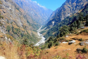 Naklejka premium Mountain valley with a flowing river.