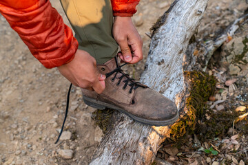 tying shoelaces boots