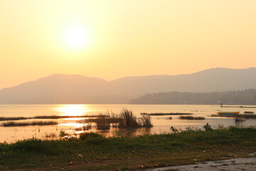 Obraz premium bonita tarde, lago, atardece