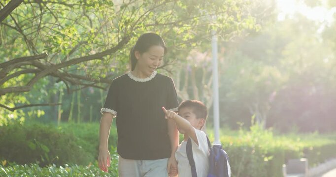 Mother and child go to school together	

