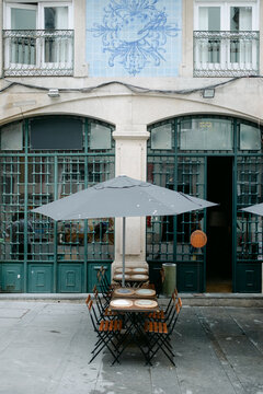 caf&eacute; in the city of Porto, Portugal 