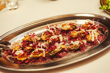 テーブルに並んだディナー