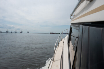 船から見た海