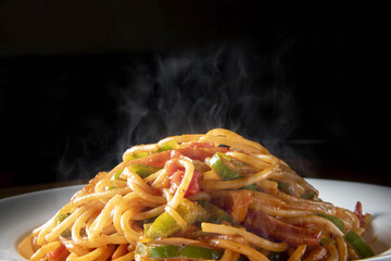 日本の美味しいパスタのナポリタン