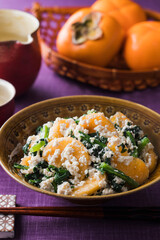 【柿と春菊の白和え】秋の味覚。柿を使った白和えです。豆腐と薫り高い春菊が柿の上品な甘さを引き立てます。