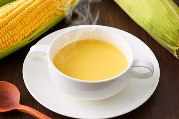 コーンスープと新鮮なとうもろこし　Corn Soup and Fresh Sweet Corn