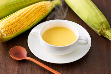 コーンスープと新鮮なとうもろこし　Corn Soup and Fresh Sweet Corn