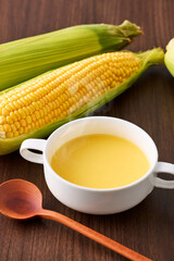 コーンスープと新鮮なとうもろこし　Corn Soup and Fresh Sweet Corn