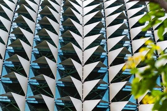 Triangle sunshades to regulate light and temperature sustainability