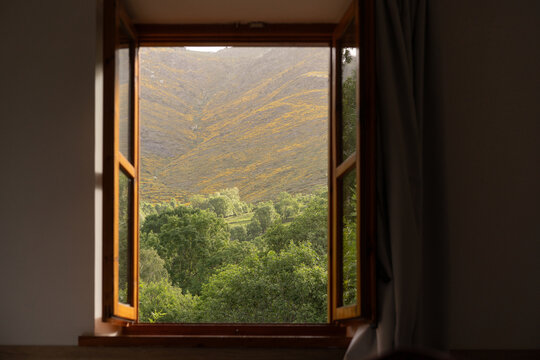 Fototapeta Mountain View window