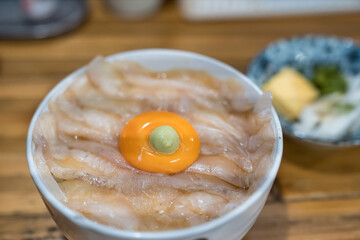 ヒラメの漬け丼