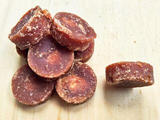 Vibrant Brown Sugar Discs for Baking and Cooking
