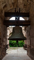 Obraz premium Aged bell in a historic archway