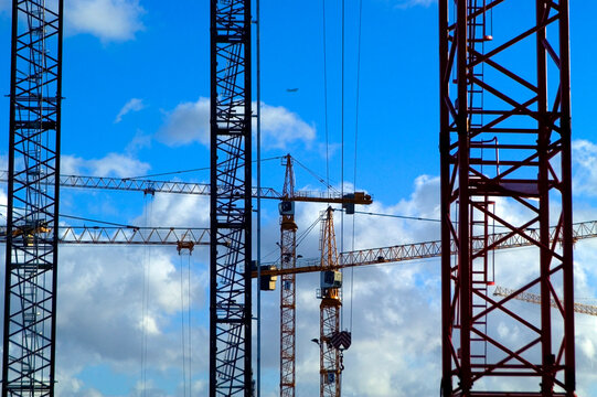 Building cranes