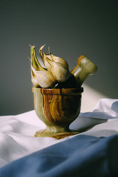 Unique presentation of garlic cloves in a decorative bowl