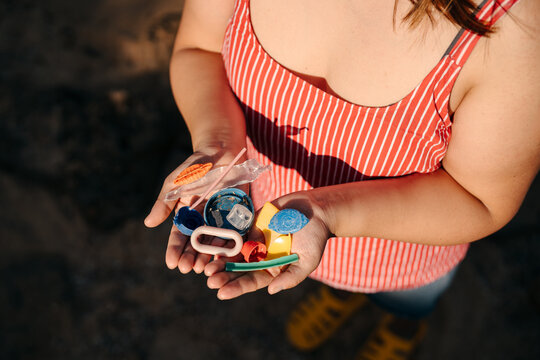 Collecting Colorful Plastic Waste for Environmental Awareness
