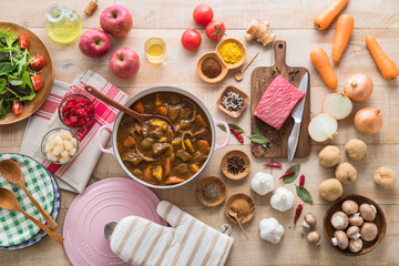 【カレー】かわいい鍋で作るカレーのイメージ