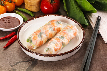 Vietnamese spring roll with prawn