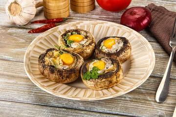 Baked champignon with quail egg