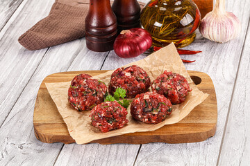 Raw beef meatballs for cooking