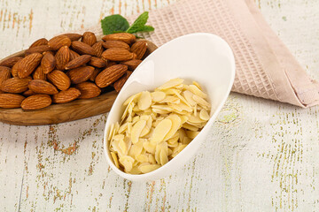 Sliced almond nut for culinary