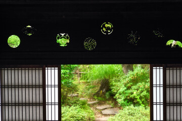 彫り取られた家紋