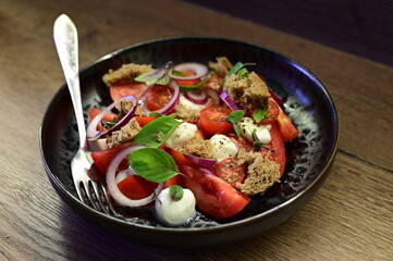 Tomato salad with basil, red onion and croutons