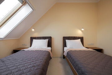 Two separate beds in a hotel room