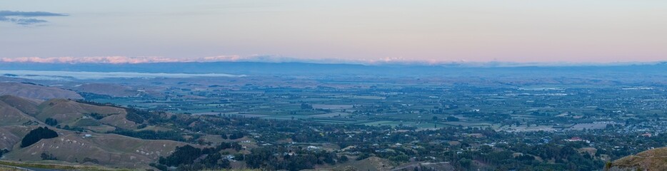 Obraz premium ニュージーランド ホークス・ベイ地方にあるテ・マタ・ピーク頂上からの早朝の風景