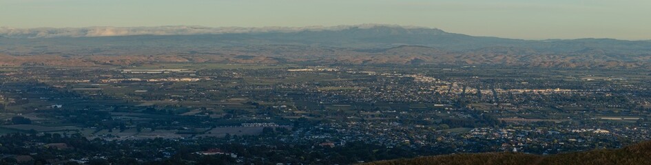 ニュージーランド　ホークス・ベイ地方にあるテ・マタ・ピーク頂上からの朝の風景