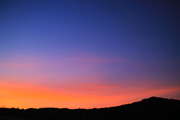 美しい朝焼けと青空