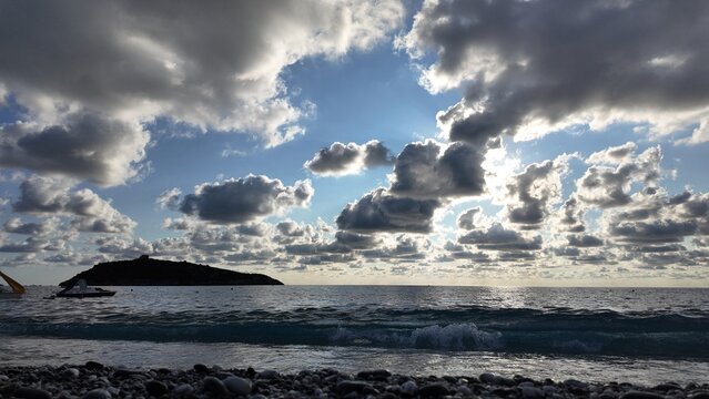Nubi sul mare