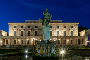 Fototapeta premium Corfu island ny night. Frederick Adam statue in front of old palace. 