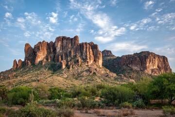 Fototapeta premium Dramatic desert mountain range at dawn