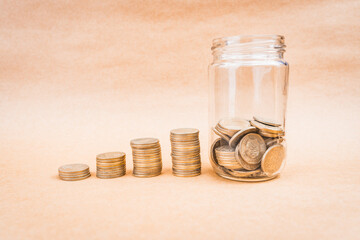 Glass jar filled with coins with a yellow lid and coin growth with a solid bottom