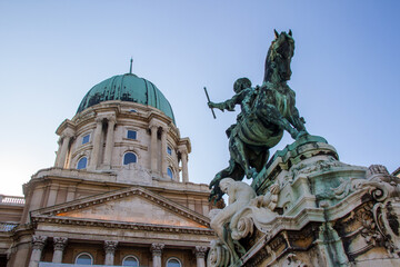 Obraz premium Historic Dome and Equestrian Statue Against Clear Sky 