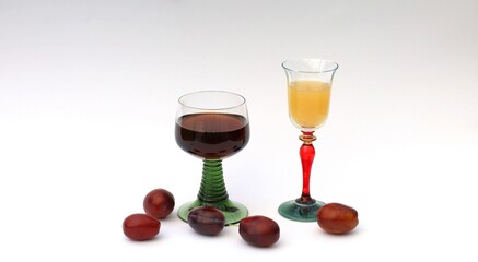 Fresh plums, two glasses of freshly squeezed juice.