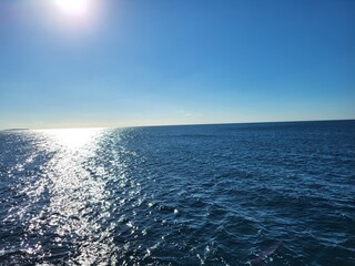Fototapeta premium Shimmering Sunlight on the Open Sea