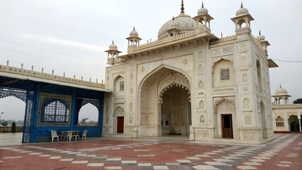 Obraz premium Beautiful White Marble Gateway – Ornate Indian Architecture