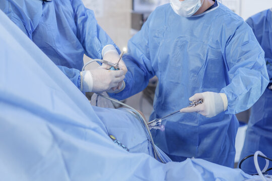 Knee arthroscopy with ligament reconstruction in sterile orthopedic surgery environment