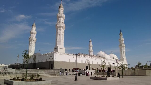 Approaching Quba Mosque &ndash; Medina, Saudi Arabia