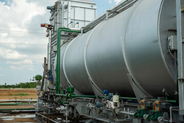 industrial aluminum air drying tank in a refinery