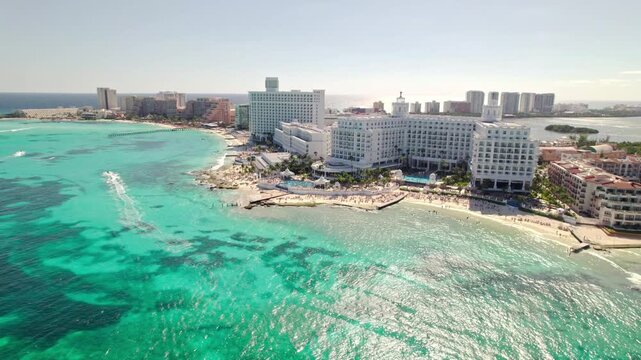 Beachside hotels with turqouise water midday 4K