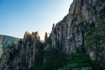 Fototapeta premium Majestic Rock Cliffs of Seoraksan in Korea at Sunrise