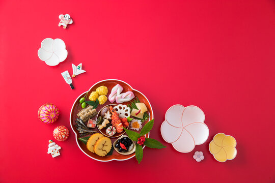 【おせち料理】新年をお祝いするお正月。食材ひとつひとつに健康や繁栄の願いが込められたおせち料理です。