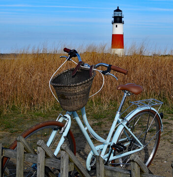 A Fall bike ride to Sankaty Lighthouse in Nantucket