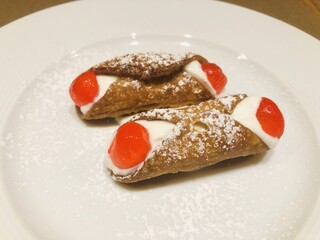 イタリアの伝統的なお菓子カンノーリ　カンノーロ