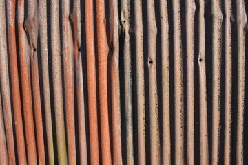 錆びた波トタンの屋根