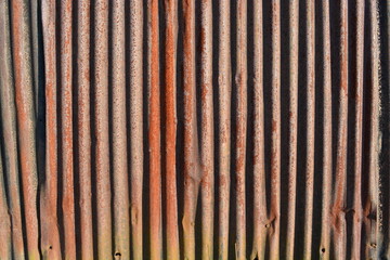 錆びた波トタンの屋根